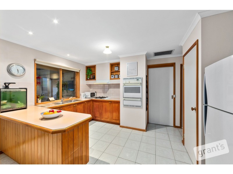 9 Cooney Close, Berwick VIC 3806