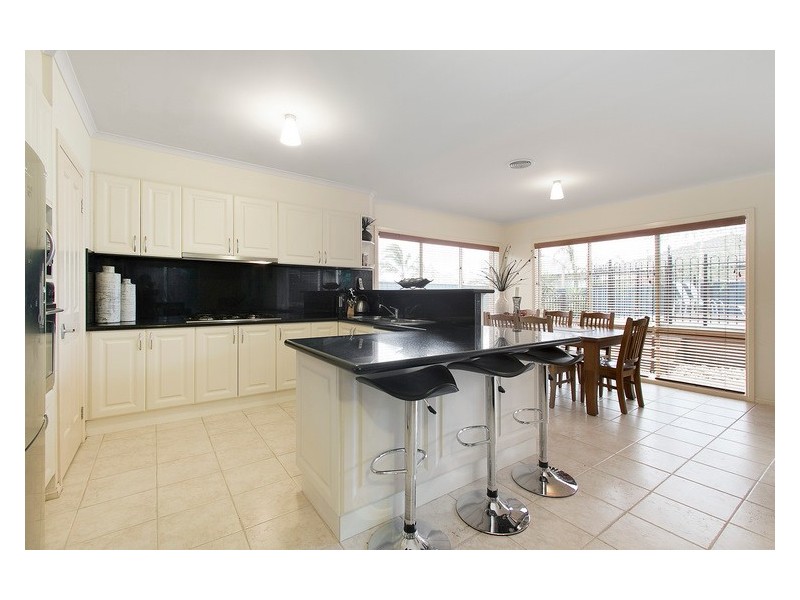 2 Holder Place, Berwick VIC 3806