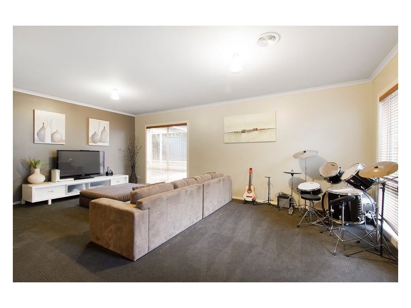 2 Holder Place, Berwick VIC 3806