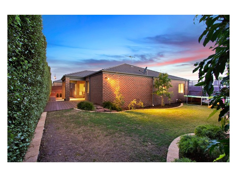 19 Bryn Mawr Boulevard, Berwick VIC 3806