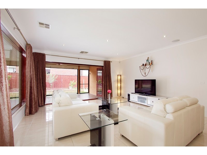 1 Misty Close, Berwick VIC 3806