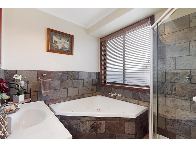 6 Wimmera Court, Berwick VIC 3806