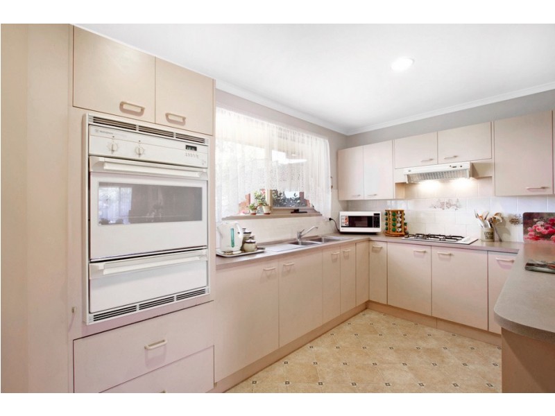 2/27 Florence Avenue, Berwick VIC 3806