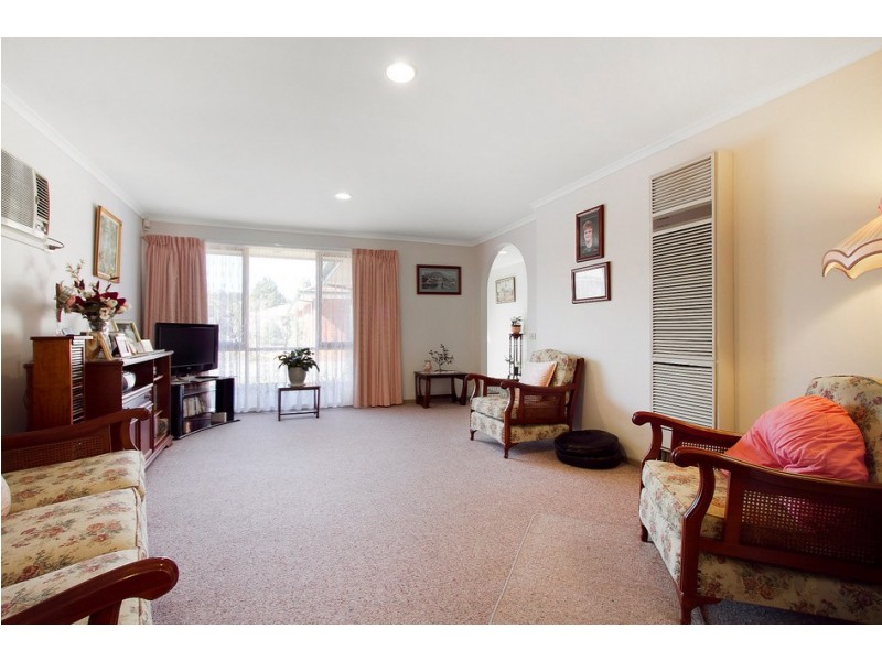 2/27 Florence Avenue, Berwick VIC 3806