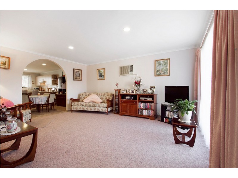 2/27 Florence Avenue, Berwick VIC 3806