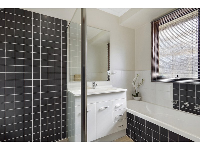 9 Narellan Drive, Hampton Park VIC 3976