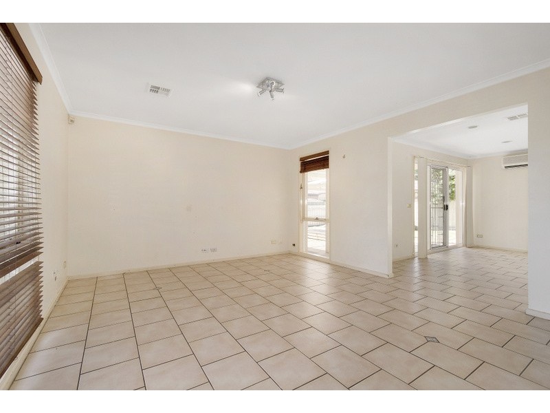 27 Adelong Court, Berwick VIC 3806