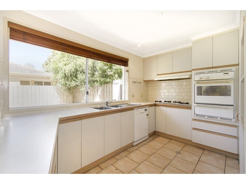 27 Adelong Court, Berwick VIC 3806