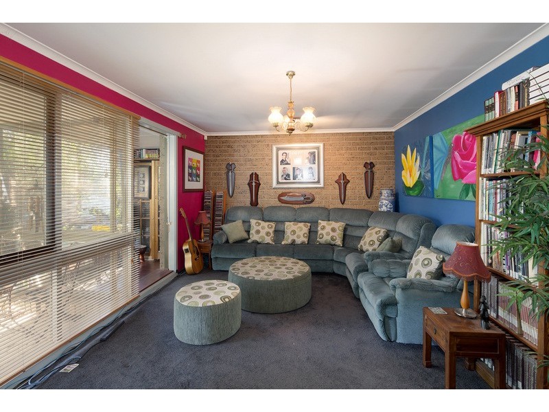 8 Clairmont Avenue, Cranbourne VIC 3977
