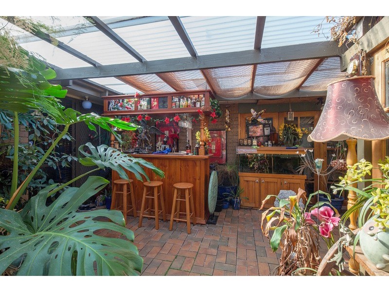 8 Clairmont Avenue, Cranbourne VIC 3977