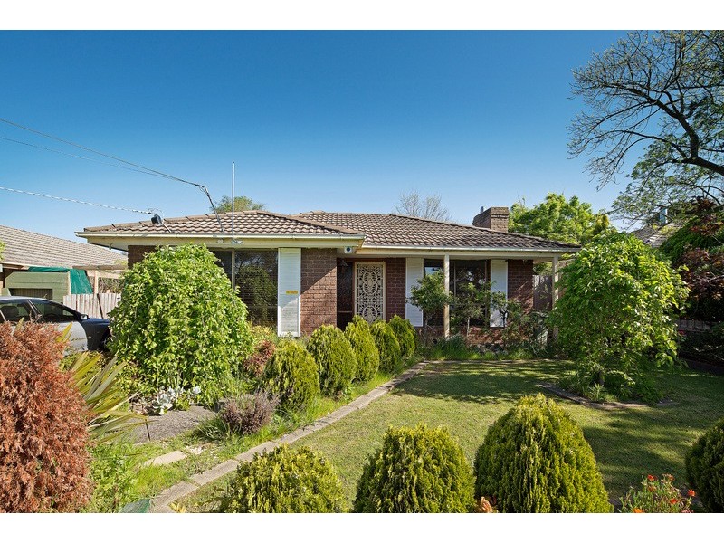 10 Clairmont Avenue, Cranbourne VIC 3977