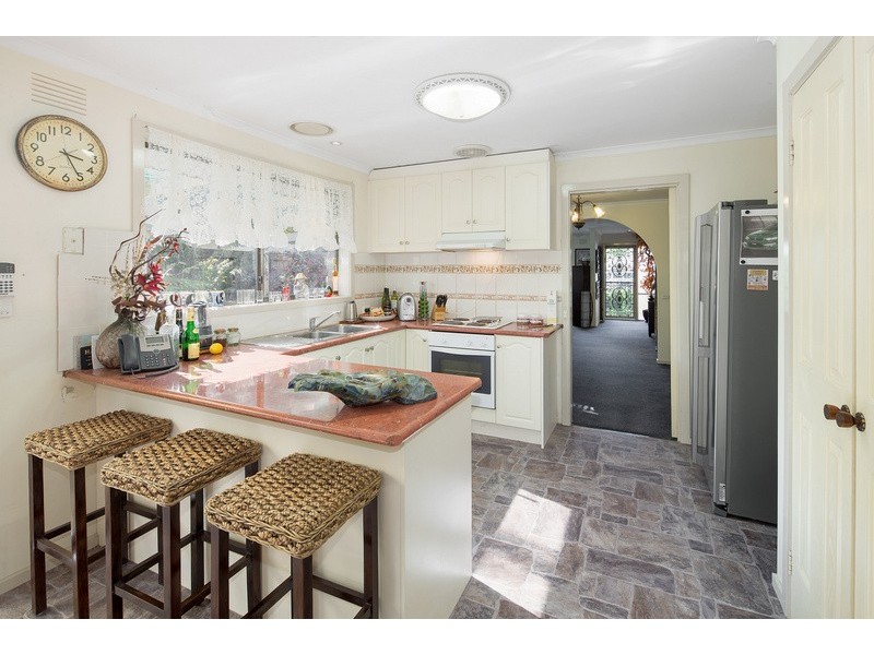 10 Clairmont Avenue, Cranbourne VIC 3977