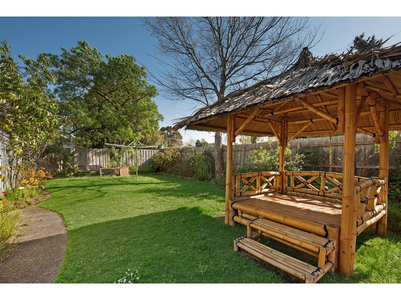 10 Clairmont Avenue, Cranbourne VIC 3977