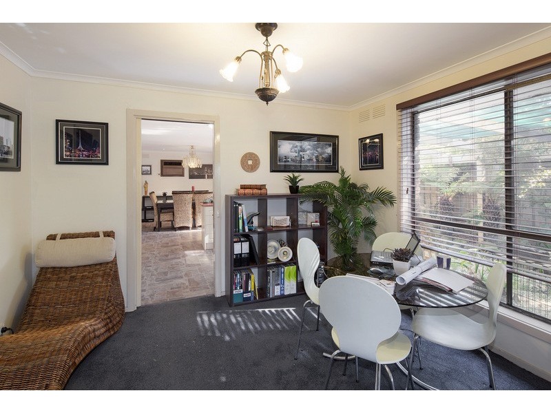 10 Clairmont Avenue, Cranbourne VIC 3977