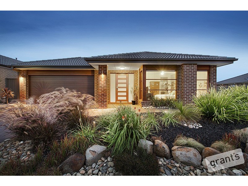 16 Cerbera Bend, Cranbourne North VIC 3977