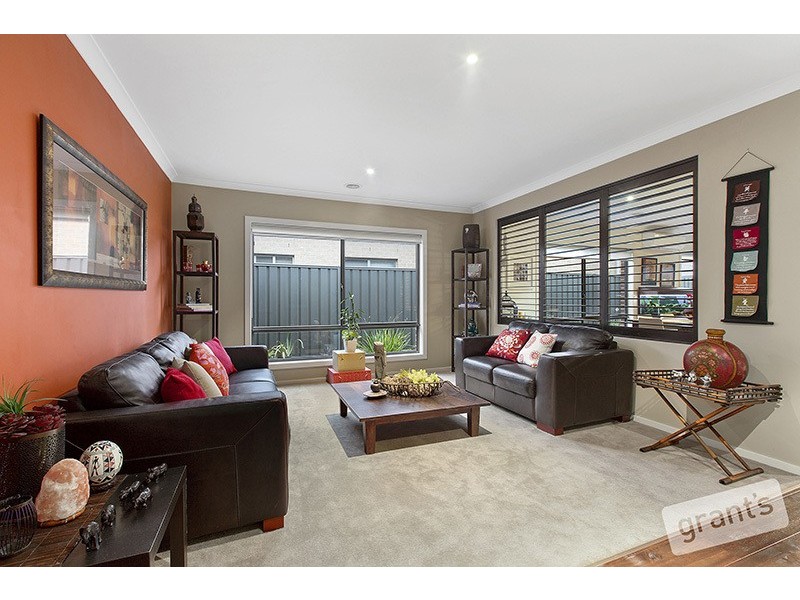 16 Cerbera Bend, Cranbourne North VIC 3977