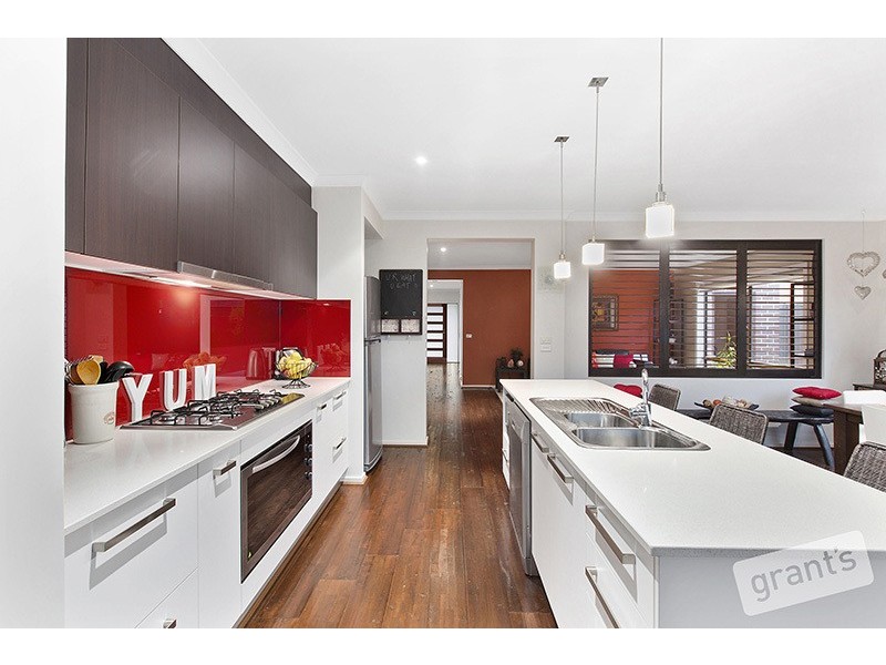 16 Cerbera Bend, Cranbourne North VIC 3977