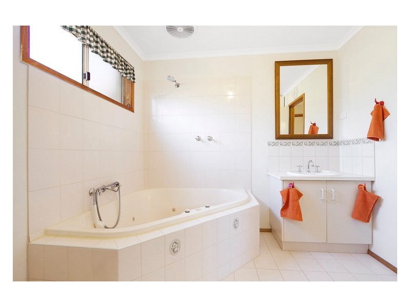 32 Warrawong Drive, Berwick VIC 3806