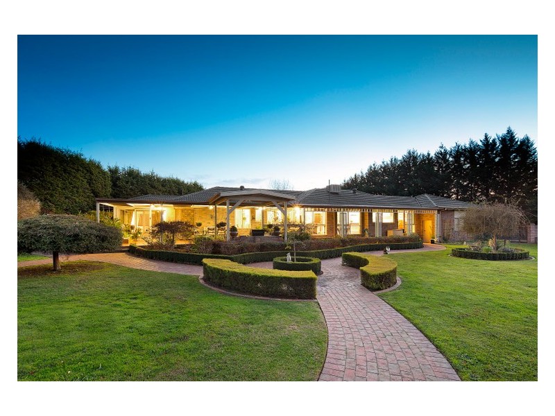 3-4 Garden Court, Narre Warren South VIC 3805