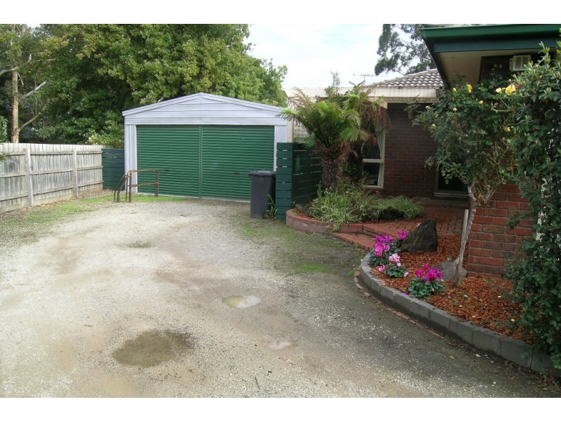 14 St Boswells Avenue, Berwick VIC 3806