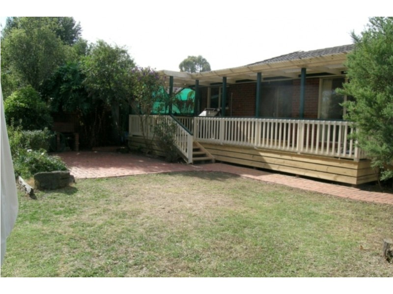 14 St Boswells Avenue, Berwick VIC 3806