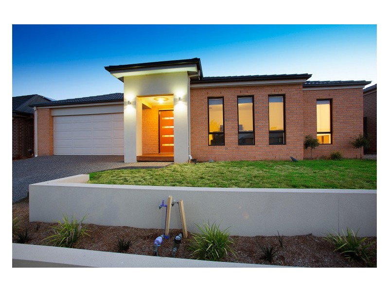 9 Galenia Street, Cranbourne North VIC 3977
