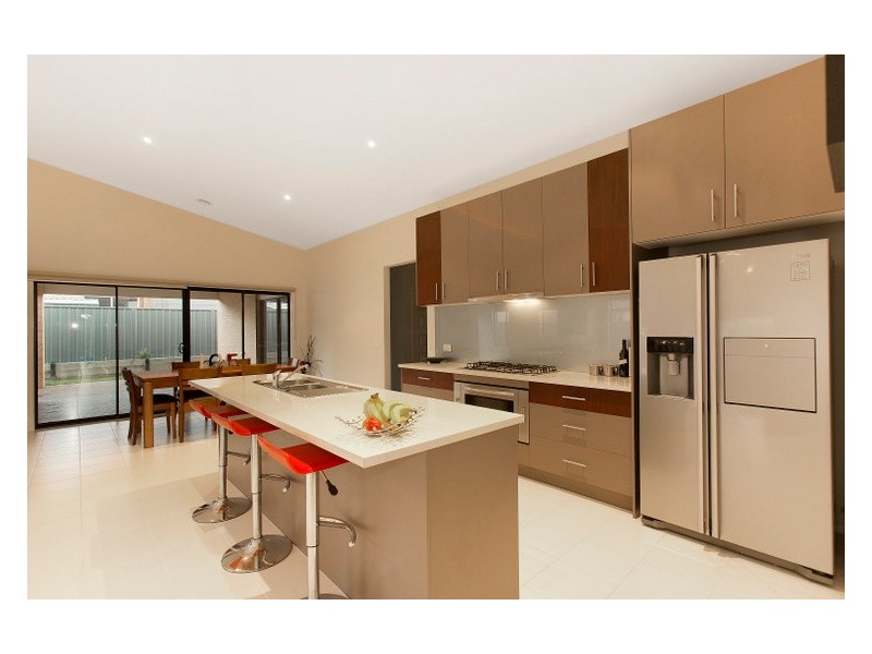 9 Galenia Street, Cranbourne North VIC 3977