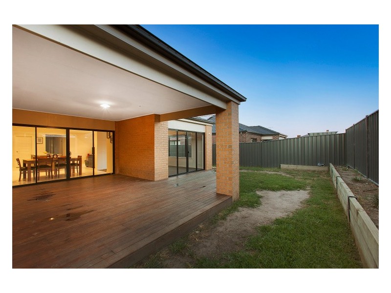 9 Galenia Street, Cranbourne North VIC 3977