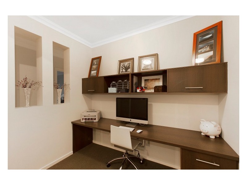 9 Galenia Street, Cranbourne North VIC 3977