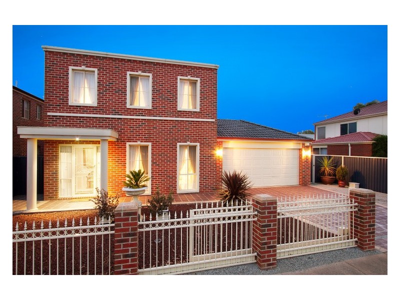 4 Banksia Grove, Pakenham VIC 3810