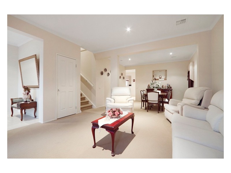 4 Banksia Grove, Pakenham VIC 3810