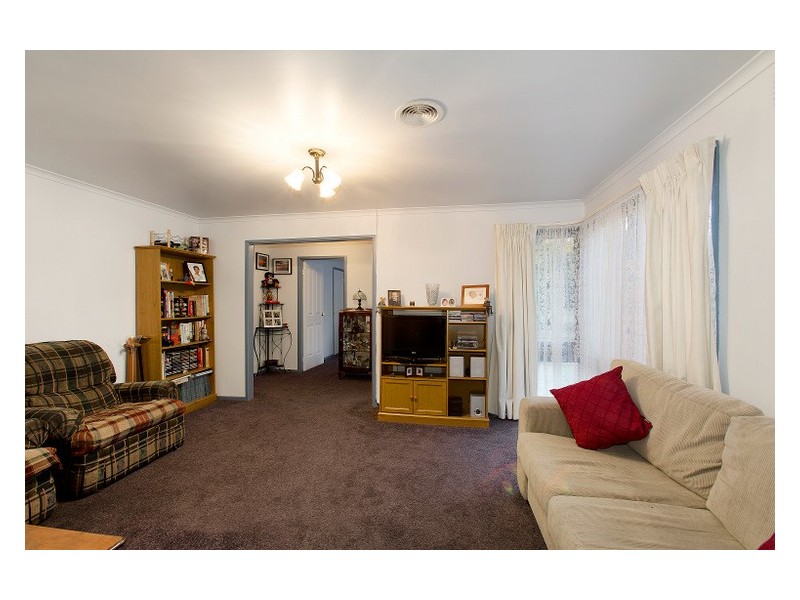 10 St Boswells Avenue, Berwick VIC 3806