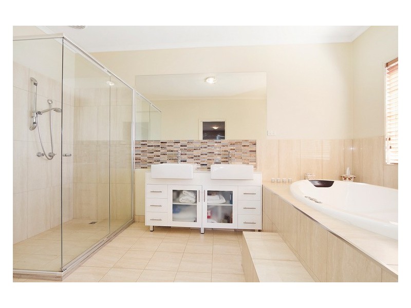 22 Ellesse Way, Berwick VIC 3806