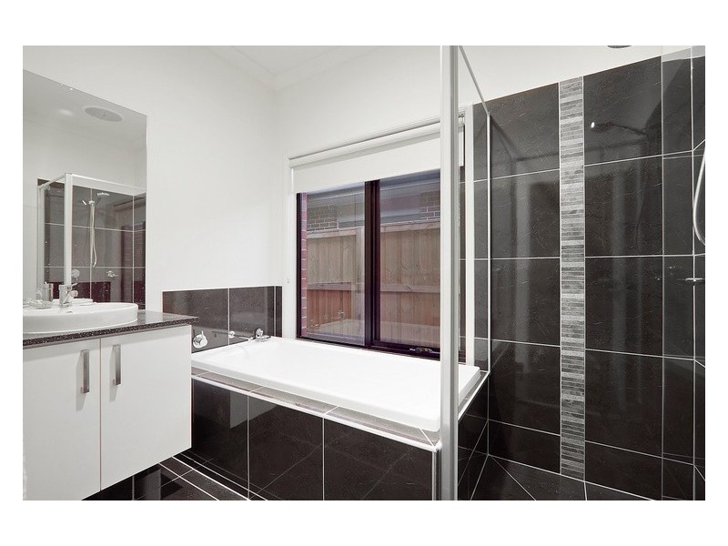 28 Bellerive Avenue, Officer VIC 3809