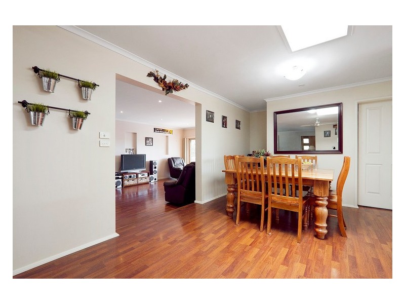 7 Ravensthorpe Crescent, Narre Warren VIC 3805