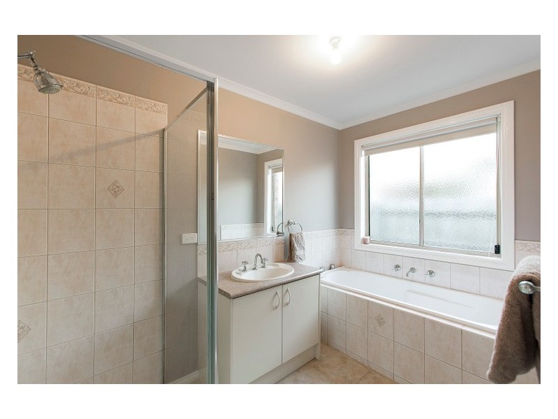 12 Chisholm Crescent, Narre Warren South VIC 3805