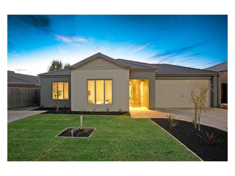 9 Emmett Avenue, Berwick VIC 3806