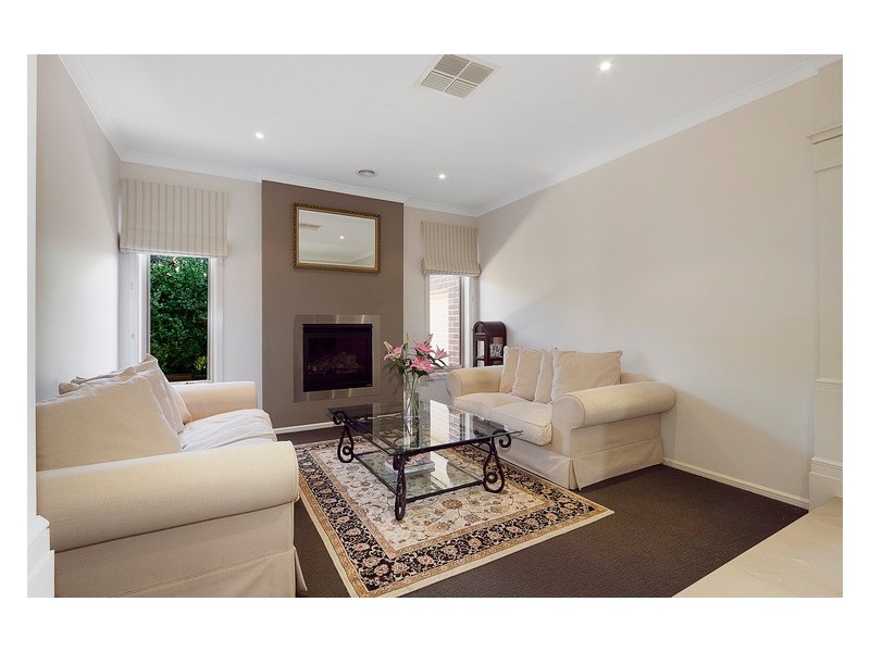 19 Bryn Mawr Boulevard, Berwick VIC 3806