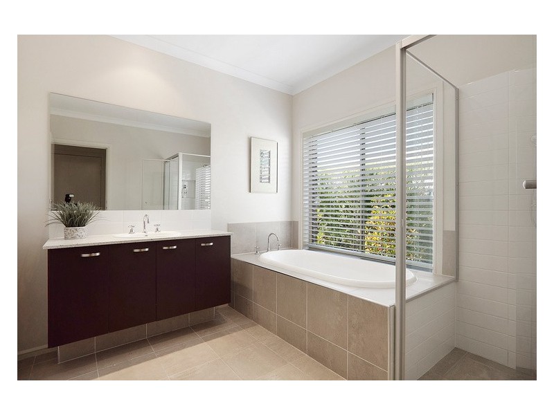 19 Bryn Mawr Boulevard, Berwick VIC 3806