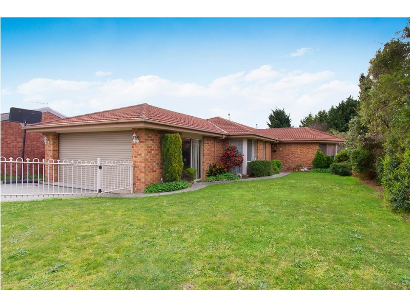 128 Bemersyde Drive, Berwick VIC 3806