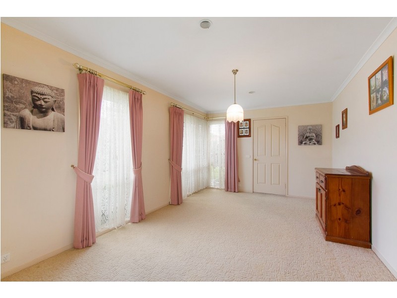 128 Bemersyde Drive, Berwick VIC 3806