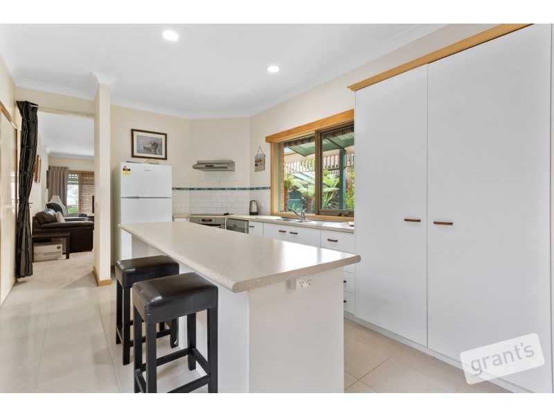4 Adelaide Close, Berwick VIC 3806