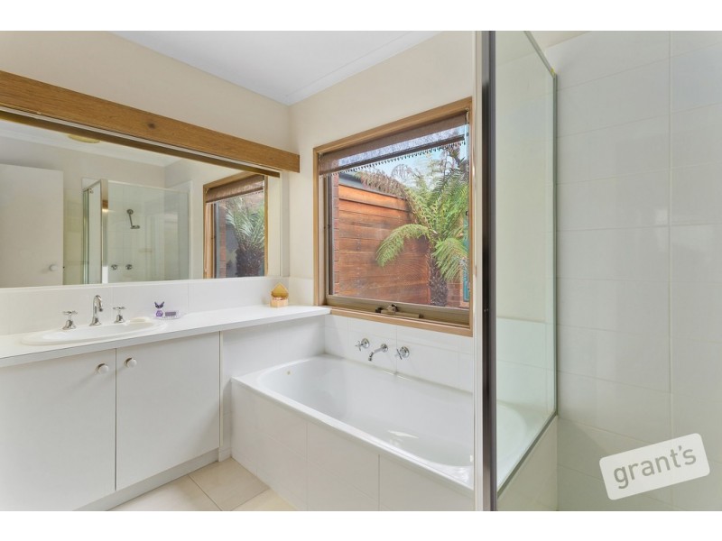 4 Adelaide Close, Berwick VIC 3806