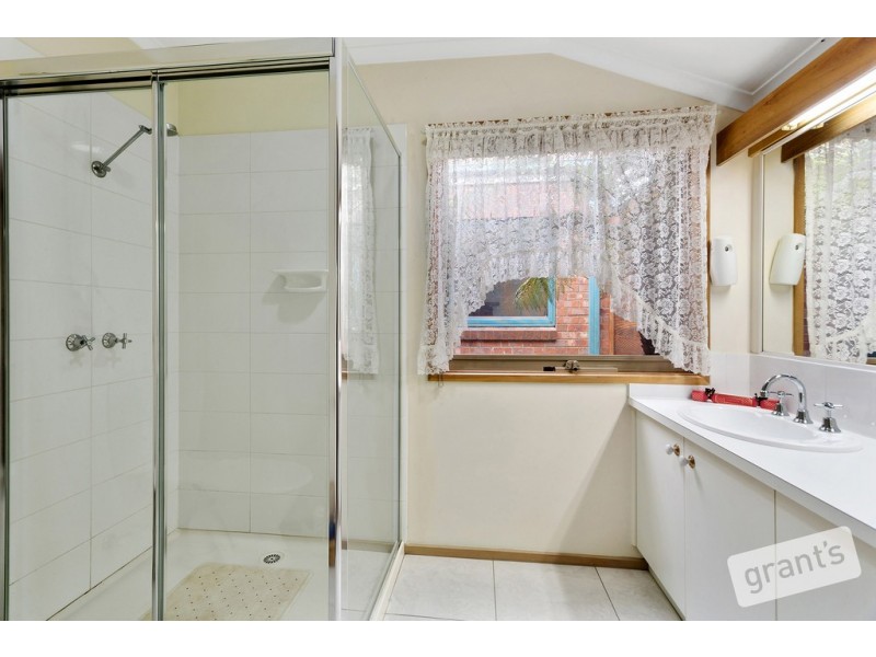 4 Adelaide Close, Berwick VIC 3806