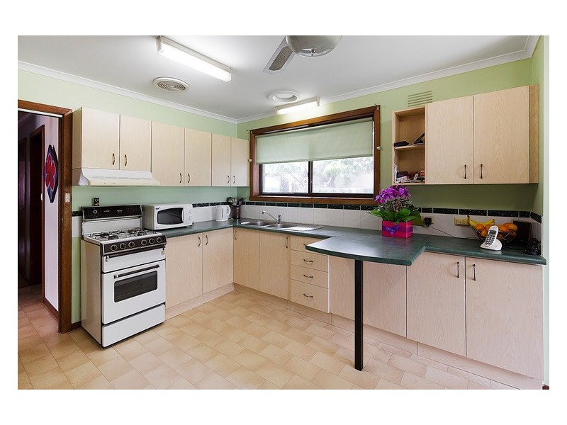 100 Sweeney Drive, Narre Warren VIC 3805