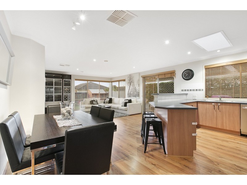 2 Exeter Place, Narre Warren South VIC 3805