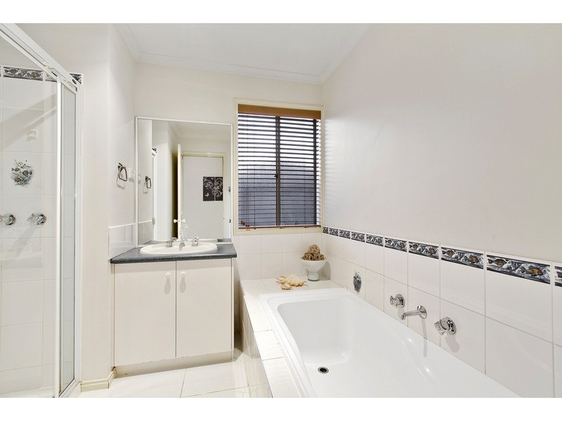 2 Exeter Place, Narre Warren South VIC 3805