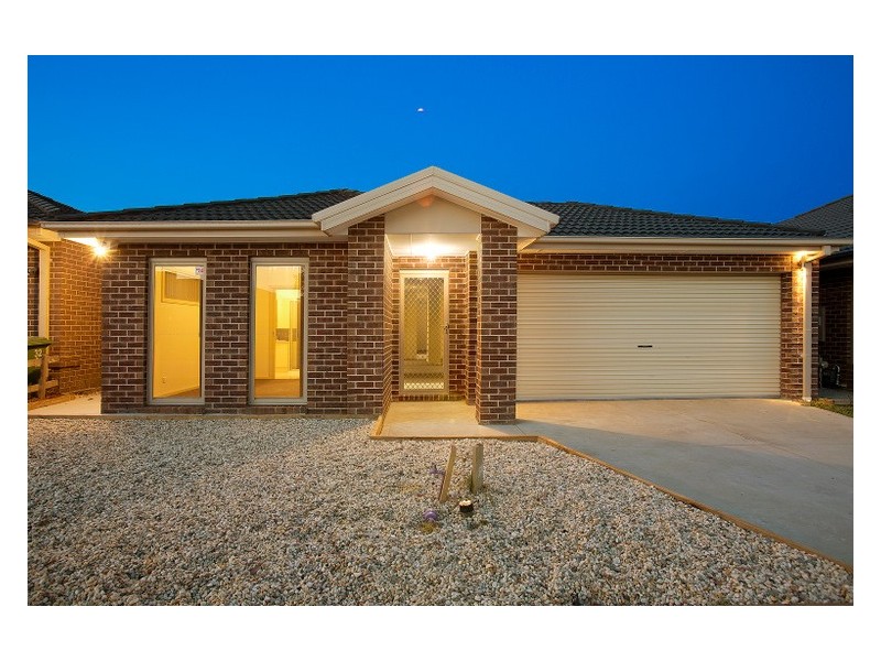 34 Sabel Drive, Cranbourne North VIC 3977