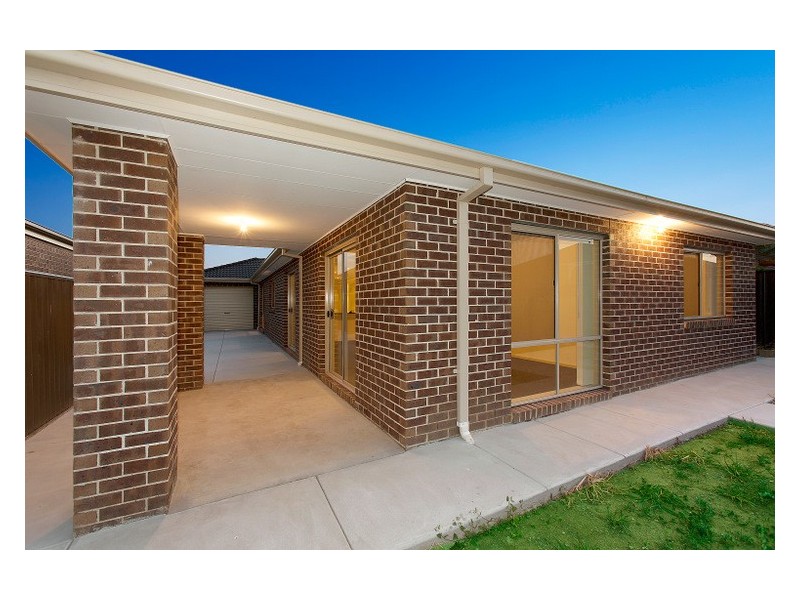 34 Sabel Drive, Cranbourne North VIC 3977