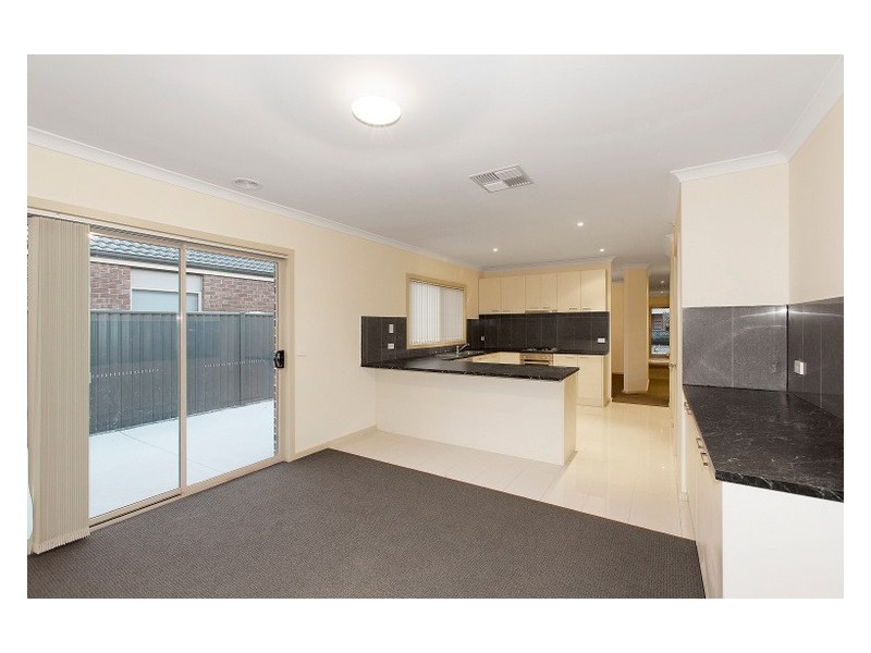 34 Sabel Drive, Cranbourne North VIC 3977